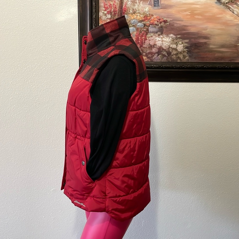Eddie Bauer Red Black Buffalo Checkered Quilted Puffer Vest Size Medium Pockets - Picture 2 of 15